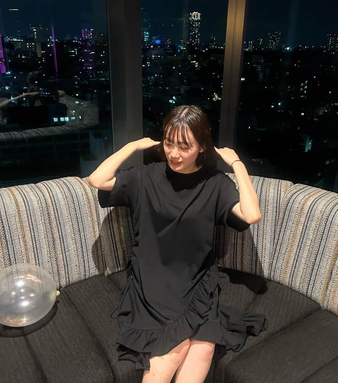 のインスタグラム：「7/21⭐️ アイドル「MerciMerci」としてデビューして2年。 遅くなりましたが、いつも応援してくださりありがとうございます☺︎ 時の流れが早すぎてびっくりしています。 ちゃんと私はアイドルできてるのかなぁとふと不安になる時はありますが、皆さんの声援のおかげでここまで来れました！！ 夢を達成するたびに、次の夢へ、目標へと欲深くなりますが、変わらず欲深くいきたいと思います🔥笑(周りが見える範囲でね☺︎) いつか絶対素敵な景色見ようね。 いつも応援ありがとう😊  #アイドル #パーティ #party #idol」