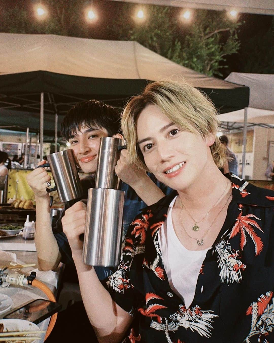 佐野恭平のインスタグラム：「推しと乾杯🍻  送別会したんだけど、まだしばらくはこっちにいるらしいです😎」