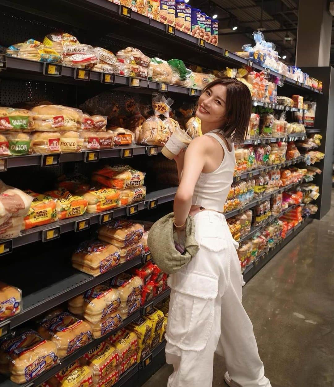 島袋聖南のインスタグラム：「ほんとあげ直ししたくないけど、😔 コメントくれた皆さんごめんね🥲 #ロカヒハワイ #ハワイ #旅行 #未来集団」