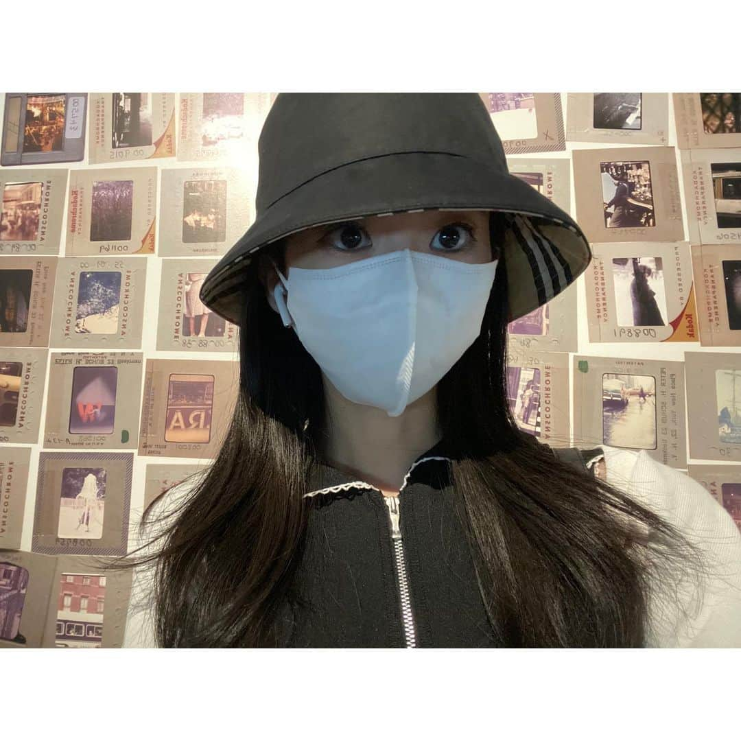 大島璃音さんのインスタグラム写真 - (大島璃音Instagram)「ソールライター展📷  写真の展示数も多く，見応えあり大満足でした！ 改めて写真って面白いなぁ。と 大学生の時、1番好きで記憶に残っているのは写真の授業でした。 何を写して何を写さないのか、 その人が見ている世界，その人の目線が写真から分かる気がするんですよね💭  8/23まで渋谷ヒカリエで 開催中です🏢  #ソールライター #ソールライター展 #渋谷ヒカリエ」7月28日 20時16分 - rinon_ohshima