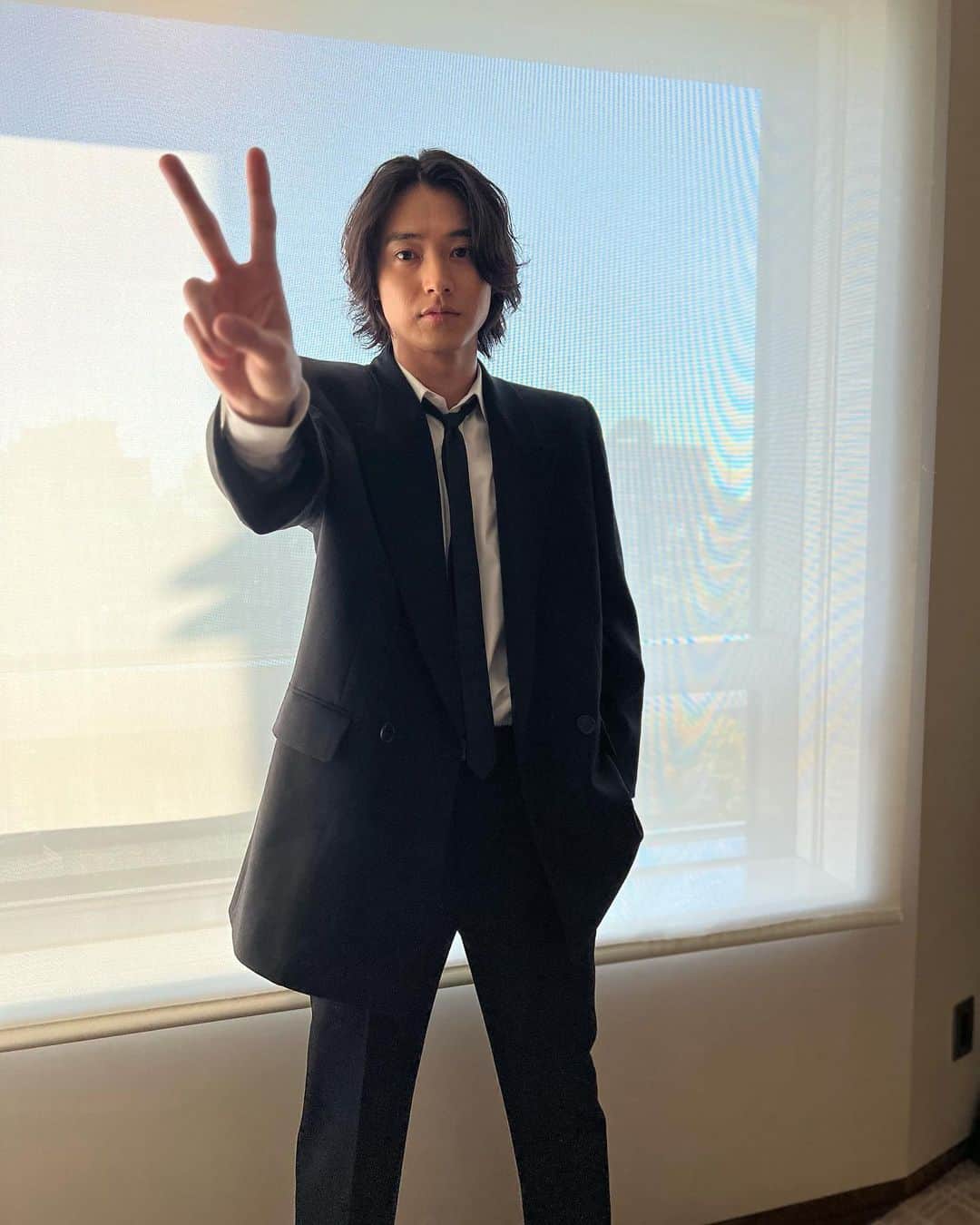 山﨑賢人のインスタグラム：「『キングダム 運命の炎』 ついに今日初日を迎えました！ 最新作ほんとに面白いです！！ ぜひ劇場の大スクリーンで見てください！！！ #PR #キングダム #運命の炎 #信」