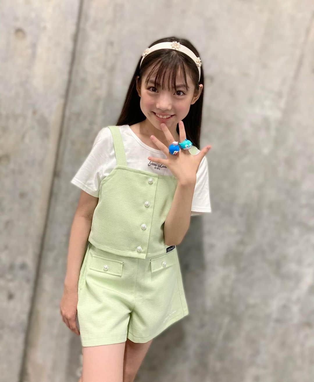 上埜れのんさんのインスタグラム写真 - (上埜れのんInstagram)「•*¨*•.¸¸💚  今日は習い事を頑張りました♡ ガチャガチャでgetした指輪🩵💙 可愛い〜💗 最近の1番の推しは 🪿💙💍出てくれなかった〜🥺  #小学生女子#女の子コーデ#kidsfashion #はぴだんぶい」7月28日 20時18分 - xxrenonxx