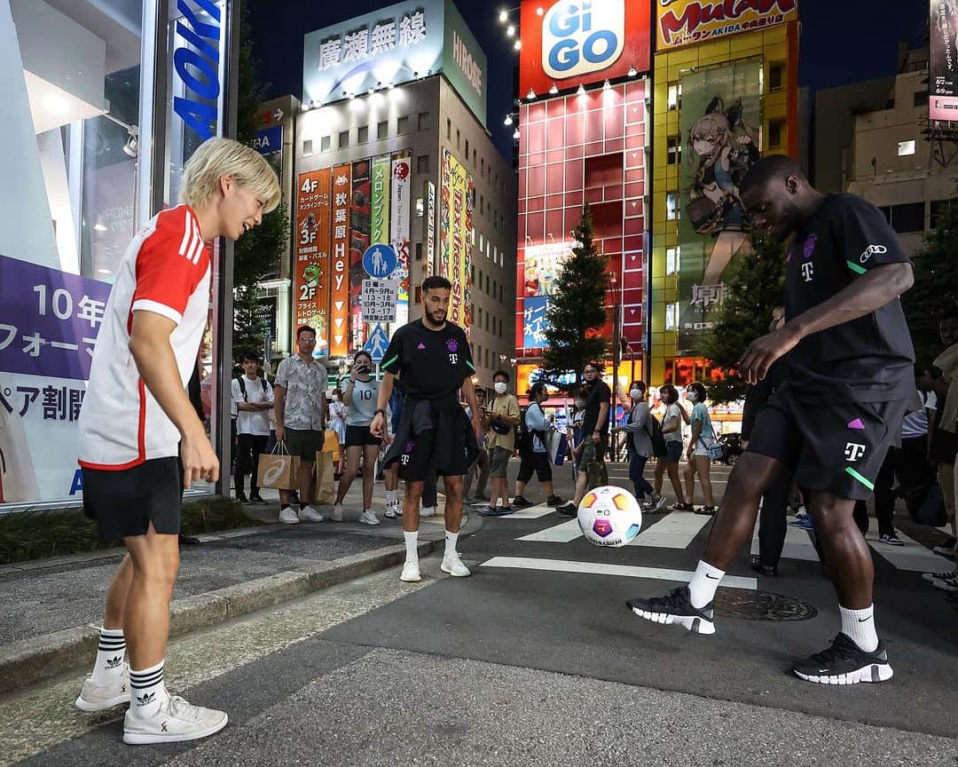 木村太陽さんのインスタグラム写真 - (木村太陽Instagram)「FC Bayern × TAIYO🔥  Thank you corroborate MAZRAOUI & UPAMECANO   @fcbayern @bundesliga 🙏  #BundesligalnAsia#BundesligaJapanTour#FootballAsltsMeantToBe#football #bundesliga」7月28日 20時18分 - taiyojr.10