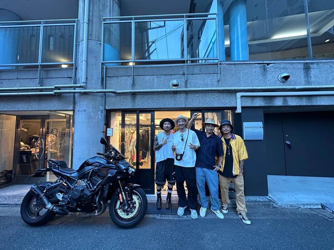 サム・リーのインスタグラム：「Good time👊 @nnoorrii____  @haku_wonderdogg  @seveskig」