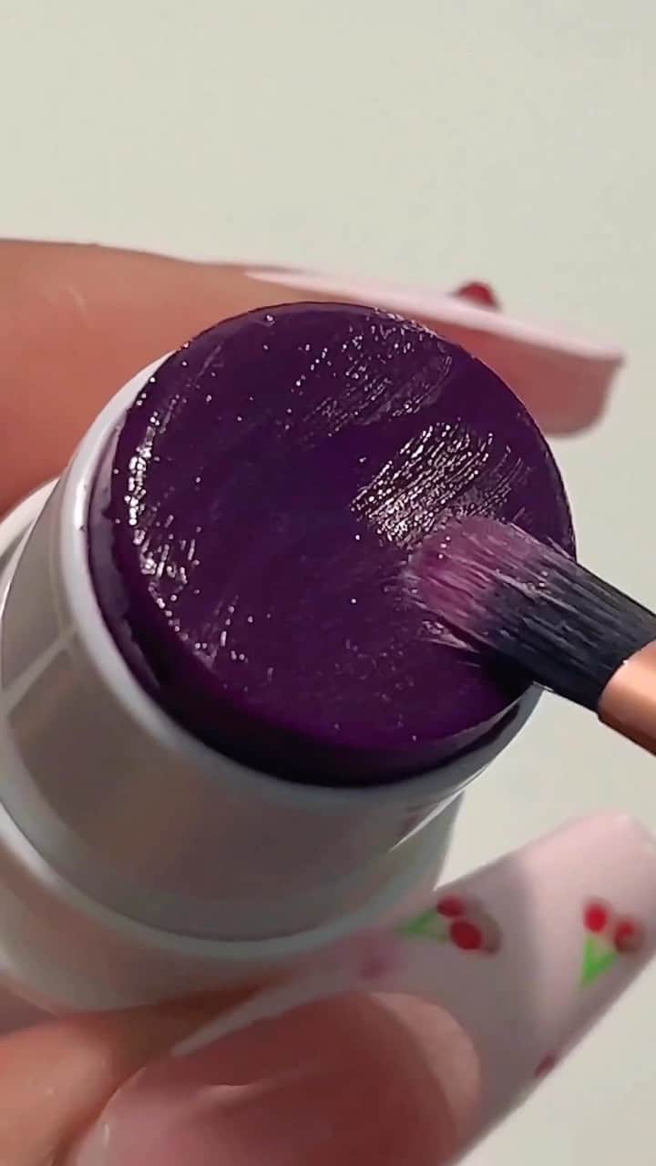 Huda Kattanのインスタグラム：「How satisfying is this video to watch 👀 repost @makeupnco #hudabeauty」