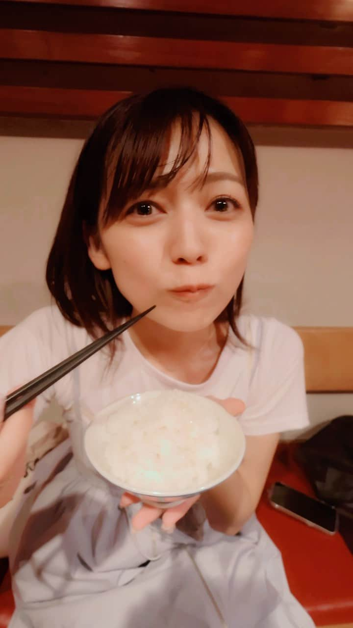 中村歩加のインスタグラム：「2023.07.28 誕生日を迎え、本日25歳になりました☺️🎂  25だけに、ニコニコでいっぱいの1年にしたいです！ というわけで、 私はご飯を食べるとニコニコになるので もぐもぐリール動画です😋🍴笑  大人になったあゆたろうも、よろしくお願いします☻  #誕生日 #birthday #もぐもぐ #🍚 #ごはん記録」