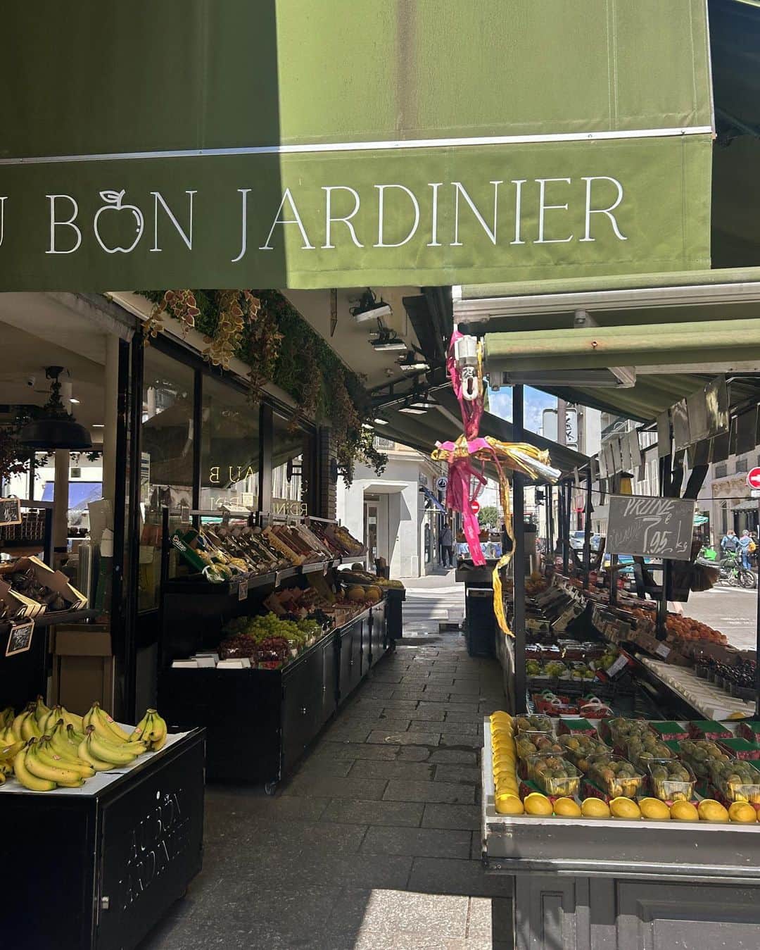 サクラ・キルシュのインスタグラム：「🍋🫐🥯🌿」