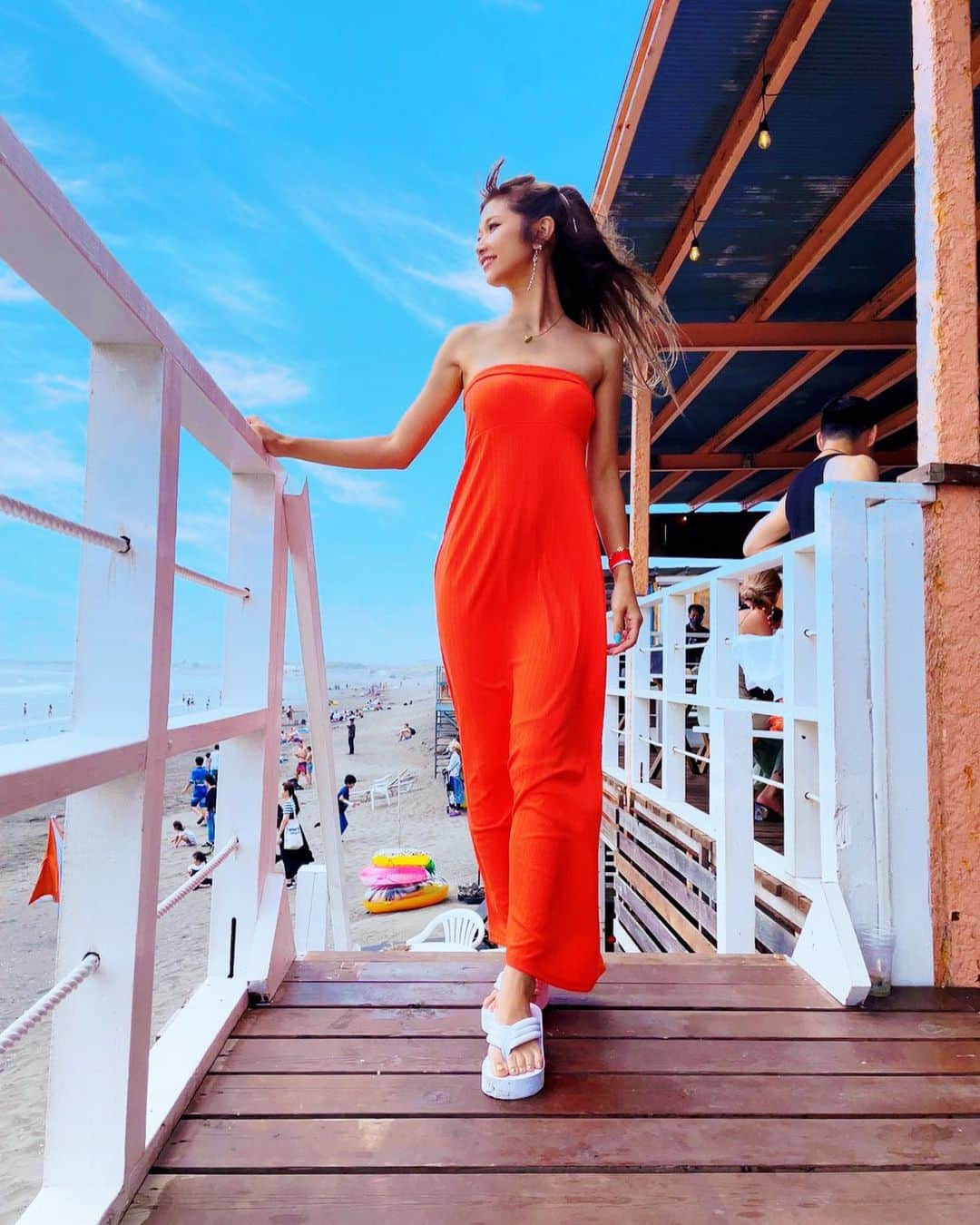 高橋由真のインスタグラム：「🧡🧡🧡🧡🧡🧡  @pinkyshake_official のワンピかわよ♡ 街中で着るとめちゃくちゃ目立つ🤣🧡  7月は🧒🏻も私も体調崩すこと多かったりで 引きこもりが多い月だったなあ🥲  周りの人でも夏風邪とかよく効くからみんなも気を付けてね🥺❣️  8月はいっぱい夏らしいことしたいな🌻✨  #summer #2023 #夏」