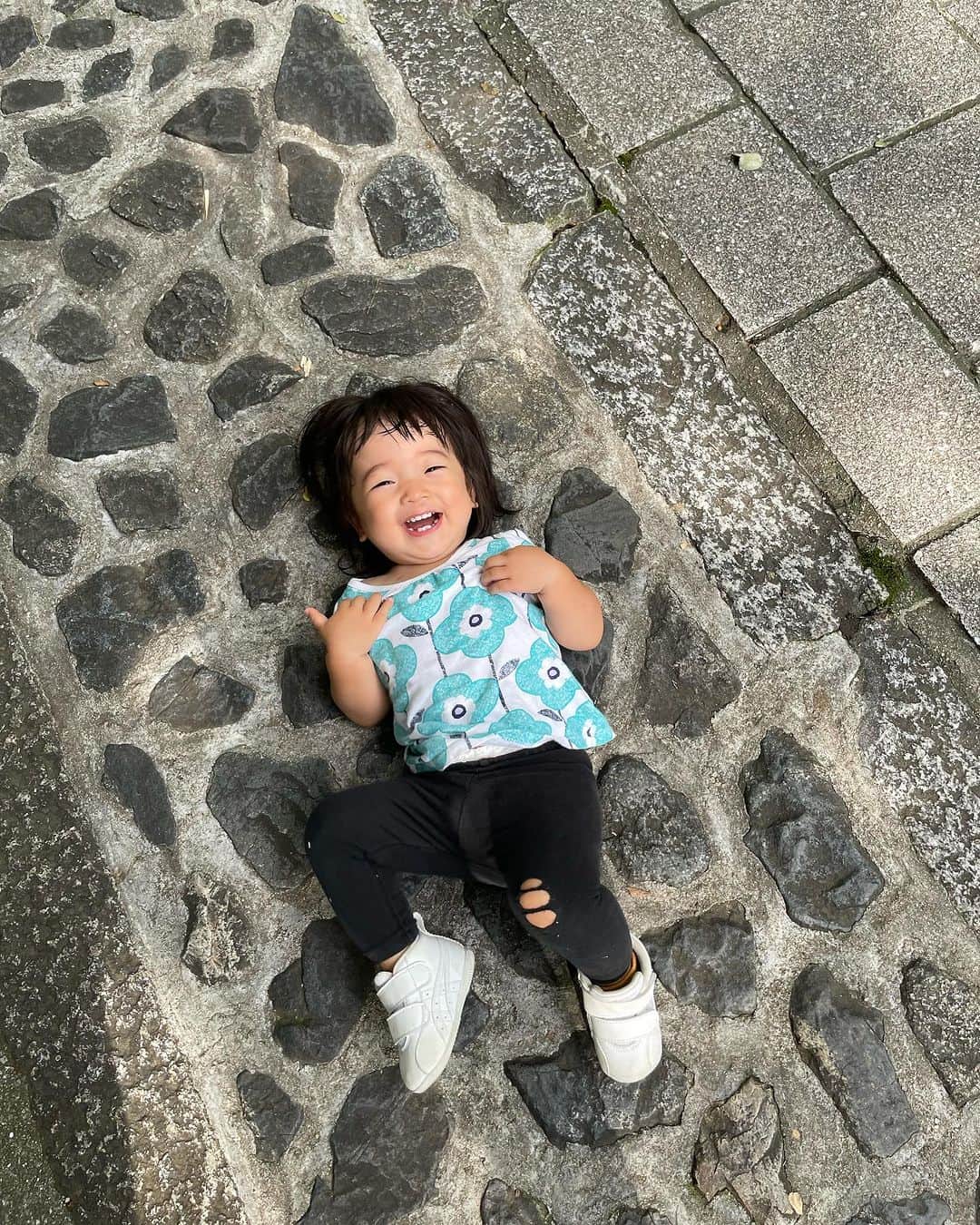 村田毅さんのインスタグラム写真 - (村田毅Instagram)「東大阪に家族で移住してきて今日で丸１年☝️ まだ１年しか経ってないのかと思うほど濃い日々で、もう完全に心が落ち着く場所になってます☀️ もはやもう関西人な子ども達の成長を楽しみながら、毎日に感謝して、これからも自分達らしくエンジョイしていきます🙏  #好きです東大阪 #クマゼミがうるせぇ」7月28日 20時38分 - tsuyoshimurata1215