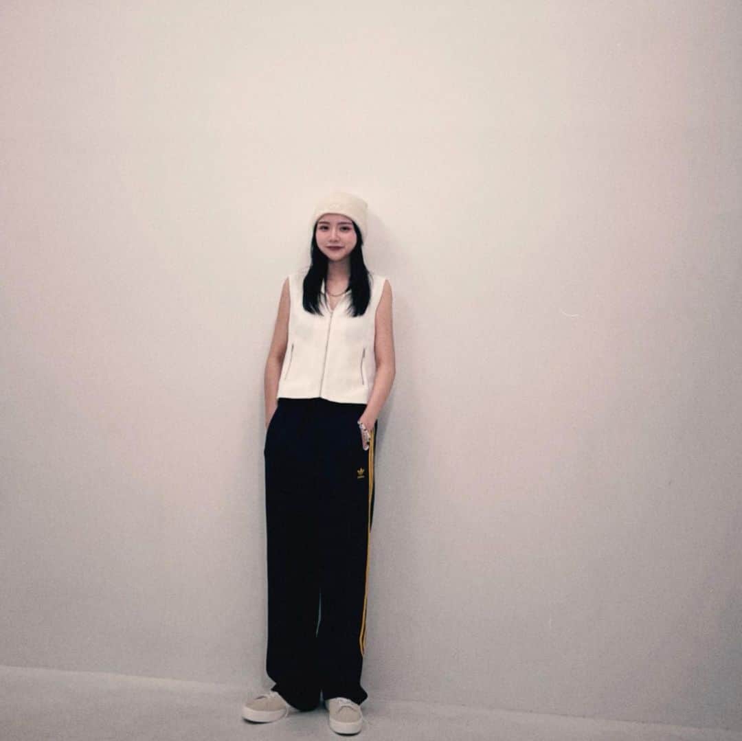 のインスタグラム：「@jelly_stagram  YouTubeで adidasOriginals の 秋新作紹介したよ 🫥💗  もう秋服、、、 是非チェックしてね ！💬」