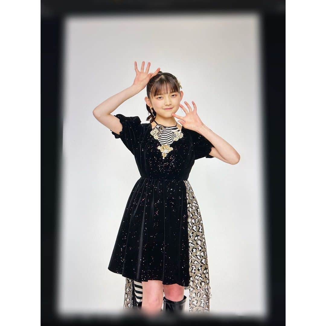のインスタグラム：「.  こんばんは！#松本わかな です🙉  「アイノケダモノ」撮影のオフショット！  いろんなパターンのガオーポーズです🐯笑笑  どのガオーポーズがお気に入りですか〜？笑笑  #ANGERME #アンジュルム」