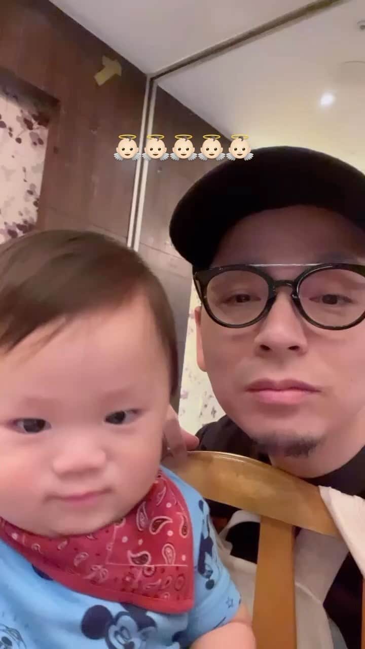 のインスタグラム：「👼🏻👼🏻👼🏻👼🏻💗💗💗💗  台湾にてモデルさんの赤さんとツーショきめた。  #赤ちゃん #baby」