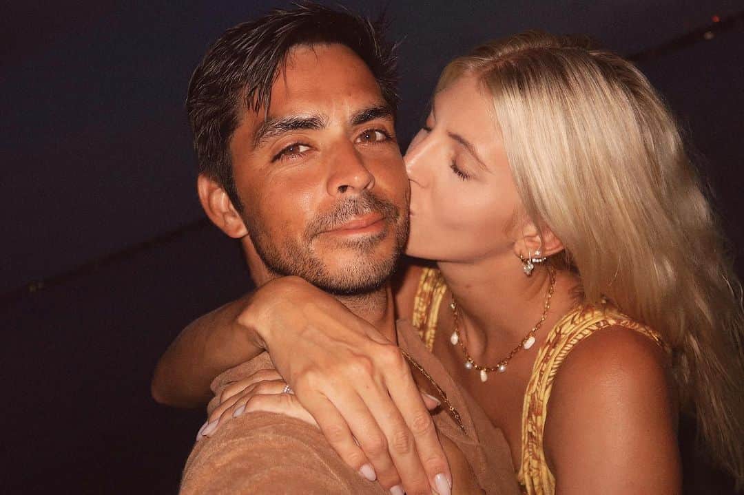 デヴォン・ウィンザーのインスタグラム：「Mommy and Daddy」
