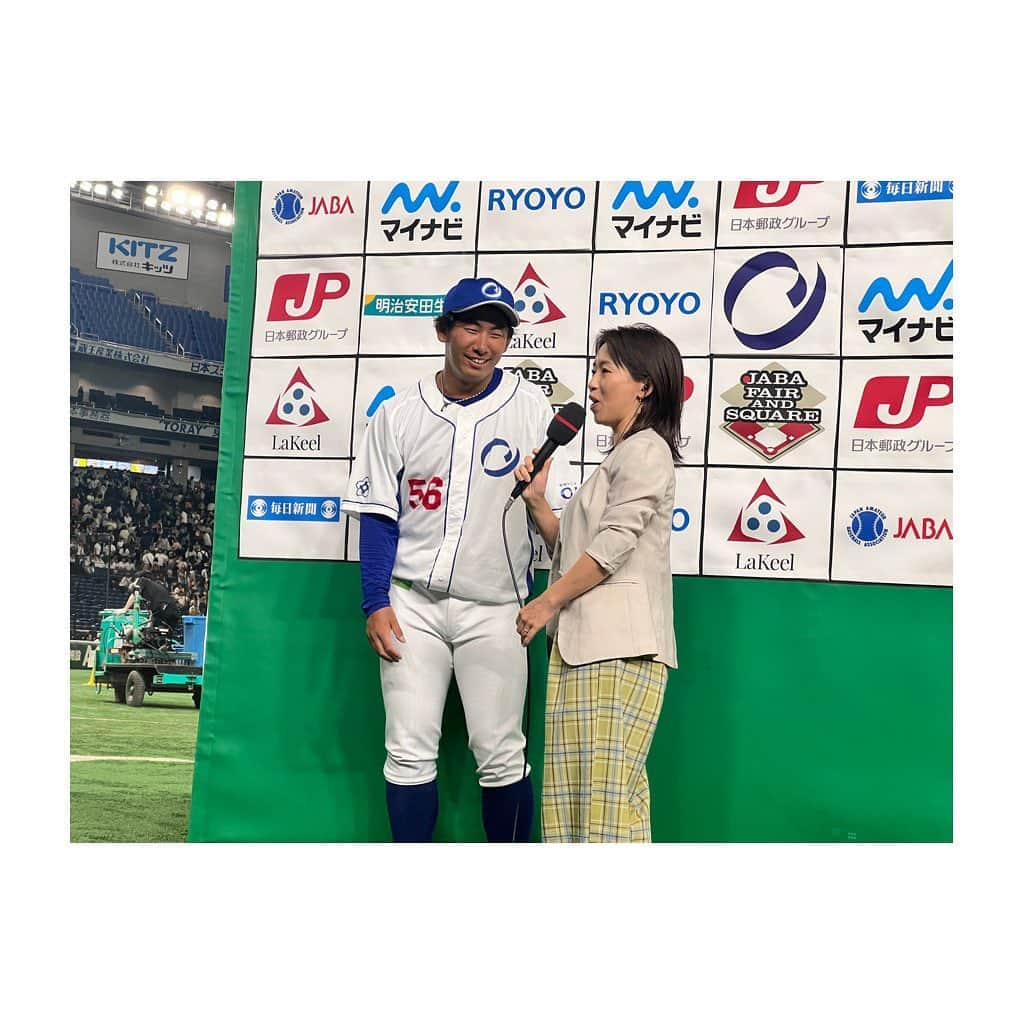 羽村亜美さんのインスタグラム写真 - (羽村亜美Instagram)「ヒーロー編  #王子 #補強 #ホンダ鈴鹿 #井村勇介　投手  ベンチ横にカメラがあるので、 はじまるまえに、 カメラはあそこからとりまーす でもカメラ目線じゃなくて、 普通に私と会話で大丈夫っす👌 とカメラ位置をお伝えしながら  「放送席ー応援団のみなさまー ヒーローは、ーー選手権です」 と横並びで、ご紹介してから くるっと 対面になって 選手が横向きにならいように 調整します。  ヒーロー裏話」7月28日 20時58分 - amihamura