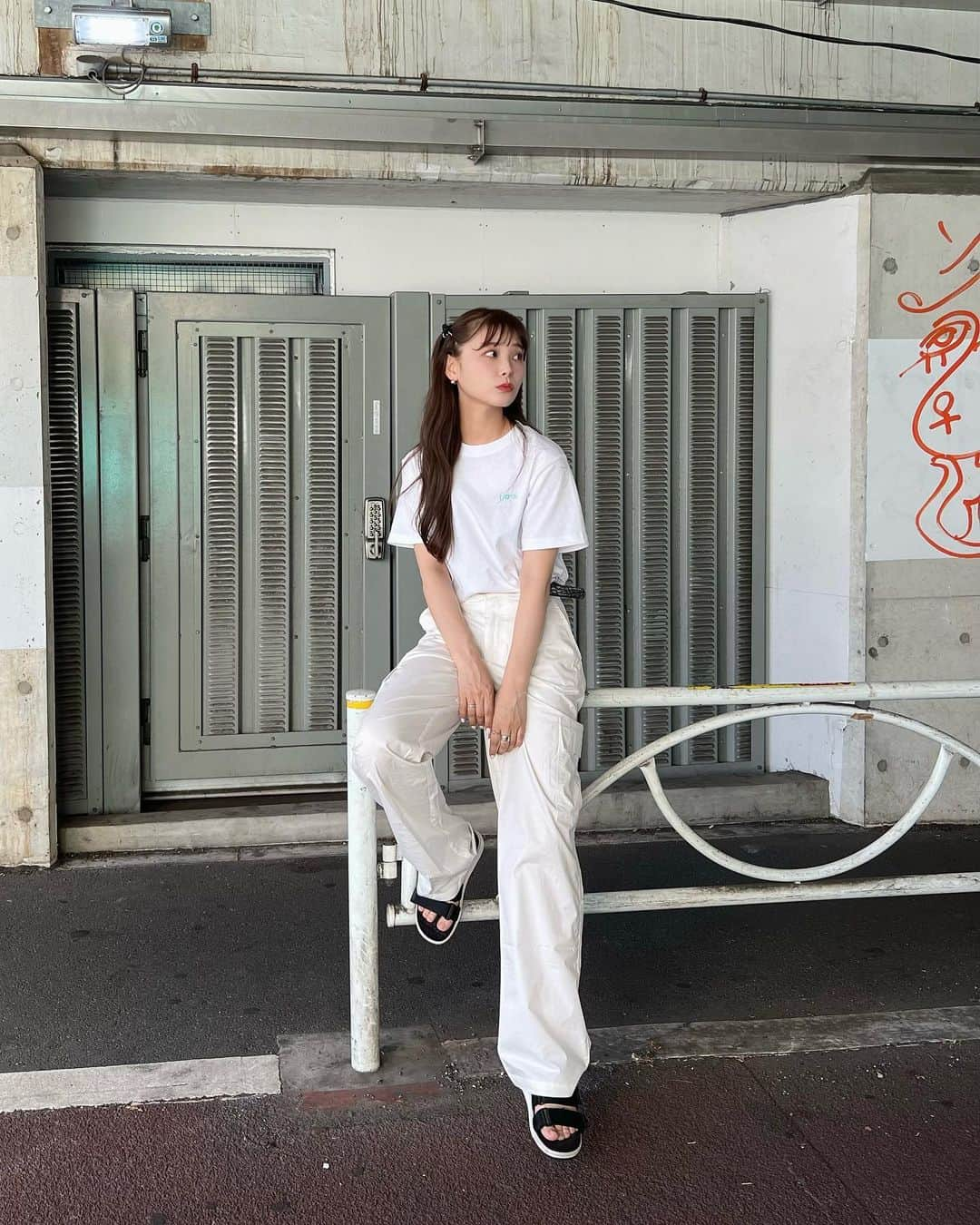 RINA（鈴木理菜）のインスタグラム：「毎年恒例☁️ 今年わたしがデザインしたTシャツはこちら☑︎ ちょっと下めにプリントして、ゆるっとダラっと着られる感じに。この夏、好きなコーデで自由に楽しんでね〜♡  · · • • • ✤ • • • · ·  Everything flows, nothing stands still. すべては流れ、静止するものは何もない🥛  って、書いてる🎧 #2023」