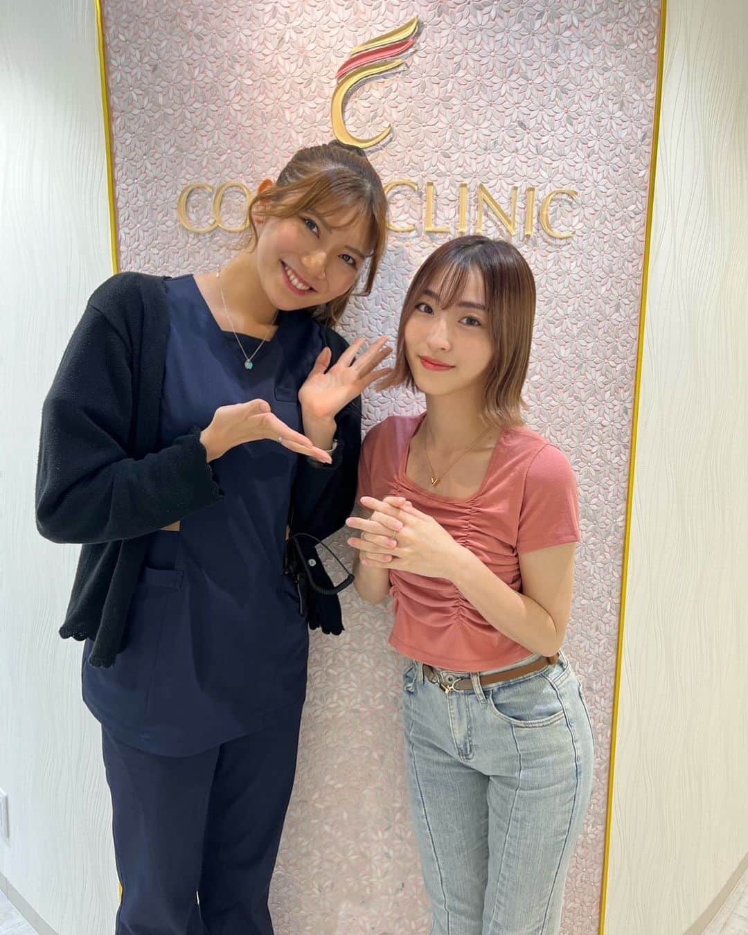 鈴木友梨耶のインスタグラム：「無駄に足が長い看護師ことまおちゃんに笑 眉アートメイクの一年リタッチしてもらいました♡ 1年経っても綺麗にキープされてて メイク時間とかすごい短縮されたし なんならメイクしない日が多くなった！  本当楽になるよ！ 夏の海とか化粧崩れも怖くないよ〜🪼  #cococlinic #アートメイク #眉アートメイク」