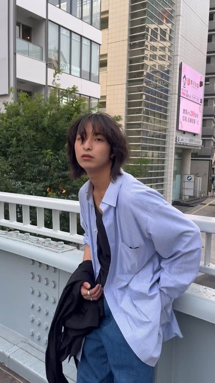 上野一稀のインスタグラム：「・ summer. ・ ・ ・ ・ ・ ・ ・ ・ ・ #メンズファッションコーデ #メンズファッションコーディネート #ユニセックスファッション #ユニセックスコーデ #レイヤードコーデ #シャツコーデ #夏服コーデ #夏服コーディネート #春夏コーデ #革靴コーデ #韓国ファッションコーデ #韓国ファッショントレンド #ストリートコーデ #サングラスコーデ #ミディアムヘアアレンジ #ミディアムヘア」