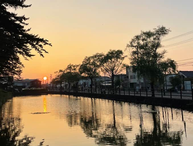 小野祐佳さんのインスタグラム写真 - (小野祐佳Instagram)「This golden sunset is one of the reason I still live in my hometown. Grateful to the end of the day.」7月28日 21時07分 - juka_yukita