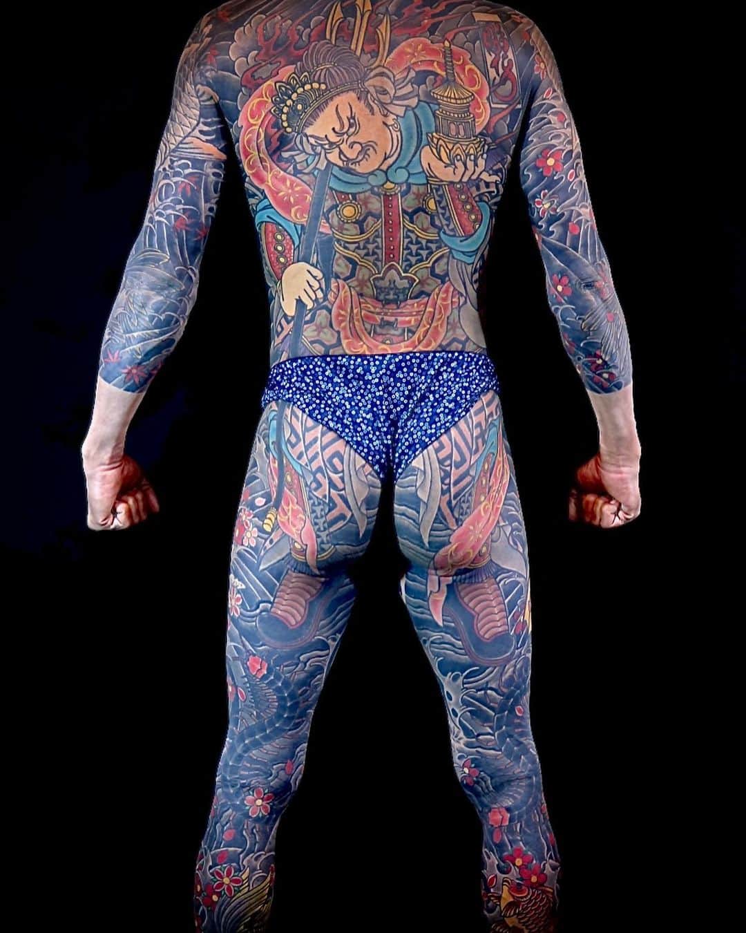 彫たつ刺青師さんのインスタグラム写真 - (彫たつ刺青師Instagram)「#刺青  #和彫り  #タトゥー  #総身彫り   #どんぶり  #tattoo  #japanesetattoo」7月28日 20時59分 - horitatsu_tattoo