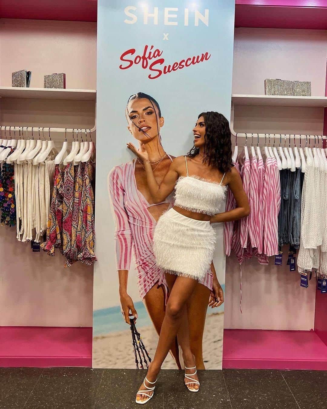SHEINのインスタグラム：「Get set or jet set! ✈️ Shop the @sofia_suescun collab during our pop-up in Barcelona until 7/29!! 🙌🛍️  #SHEIN #SHEINforAll #SHEINstyle #fashion #chic #saveinstyle #SHEINXBarcelona #meetSHEIN #SHEINBCNPOPUP」