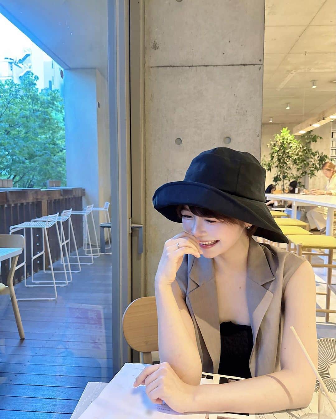 荒谷柚風のインスタグラム：「. 撮りあいっこした〜📸 . . @miria_fujita ありがとう❤️‍🔥 . 遮光100%UVハット、楽天で買ったよ お気に入り」