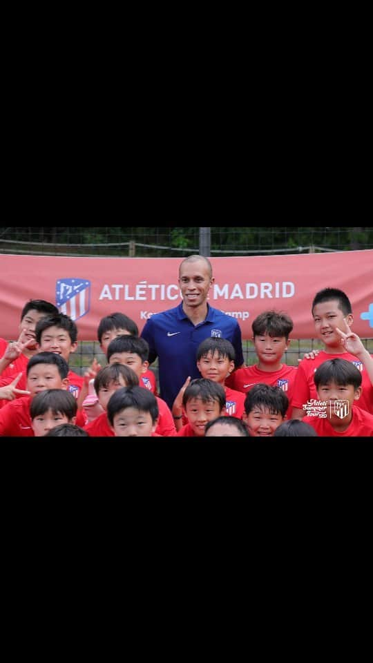 ミランダのインスタグラム：「🇧🇷 João @miranda023, embajador del club en la primera parte del #AtletiSummerTour, visitó el campus internacional de la @AtletiAcademia en Corea, cuyos alumnos vivieron una experiencia inolvidable junto a nuestra leyenda 😃」