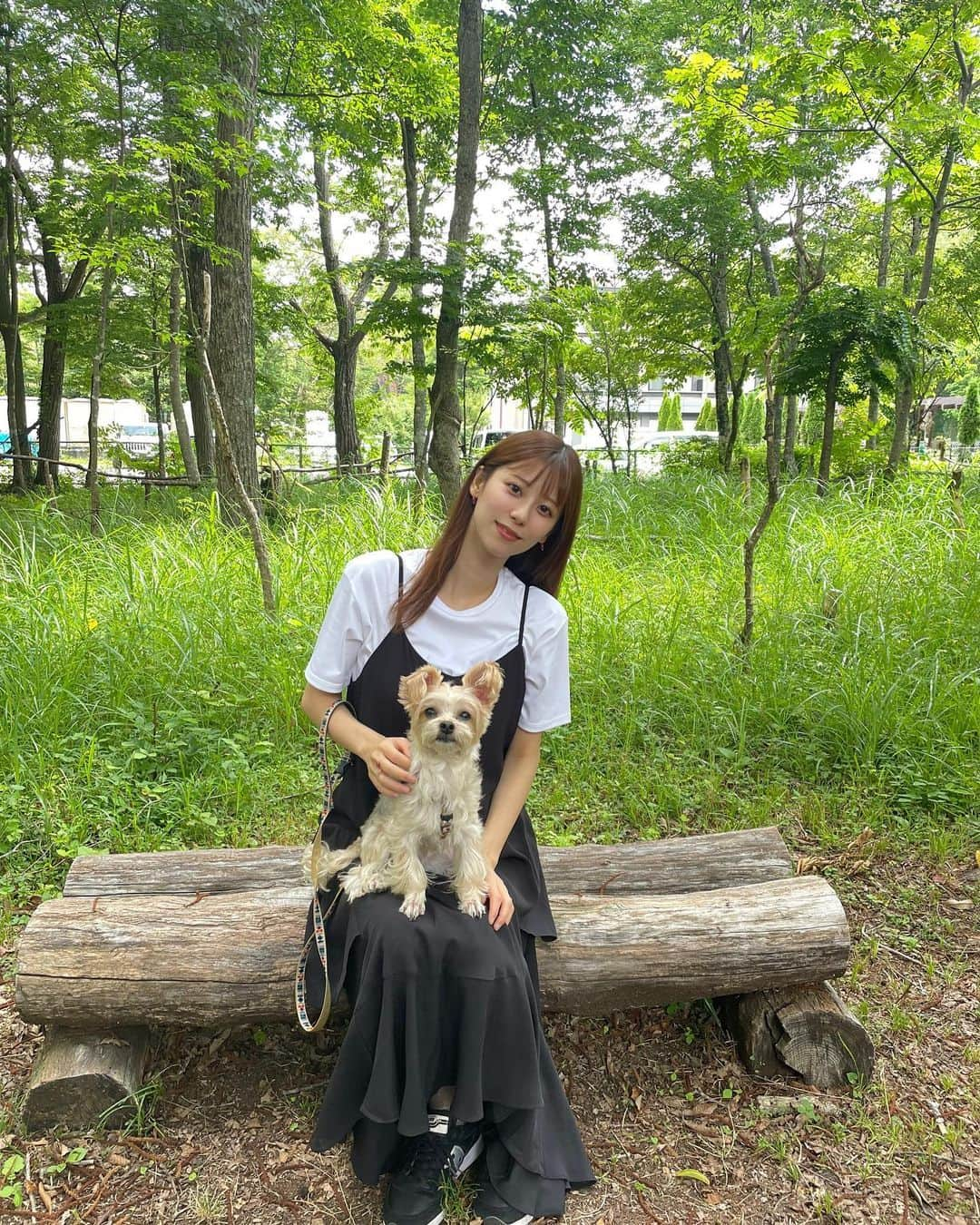 溝口恵さんのインスタグラム写真 - (溝口恵Instagram)「この間Wan's Resort 山中湖に泊まった時に愛犬ひじきは旦那さんとドッグランでたくさん走った後（私はのほほんと見てました）隣にある小さい小道で休憩がてらお散歩をしました🐶  この時の写真たくさんなのでちょこちょこ投稿しますね🤲  #ひじめぐ #dog #愛犬 #犬」7月28日 21時13分 - mizomegudesu78