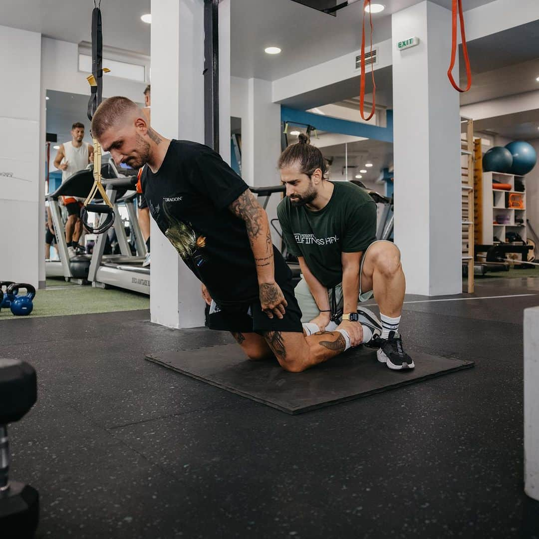 コスタス・スタフィリディスさんのインスタグラム写真 - (コスタス・スタフィリディスInstagram)「Dedication and discipline: the cornerstones of an athlete's journey!  #personal #football #training #professional #athlete #weakness #building #strength #and #power #personalfitnesshall」7月29日 2時41分 - stafylidis_kwstas