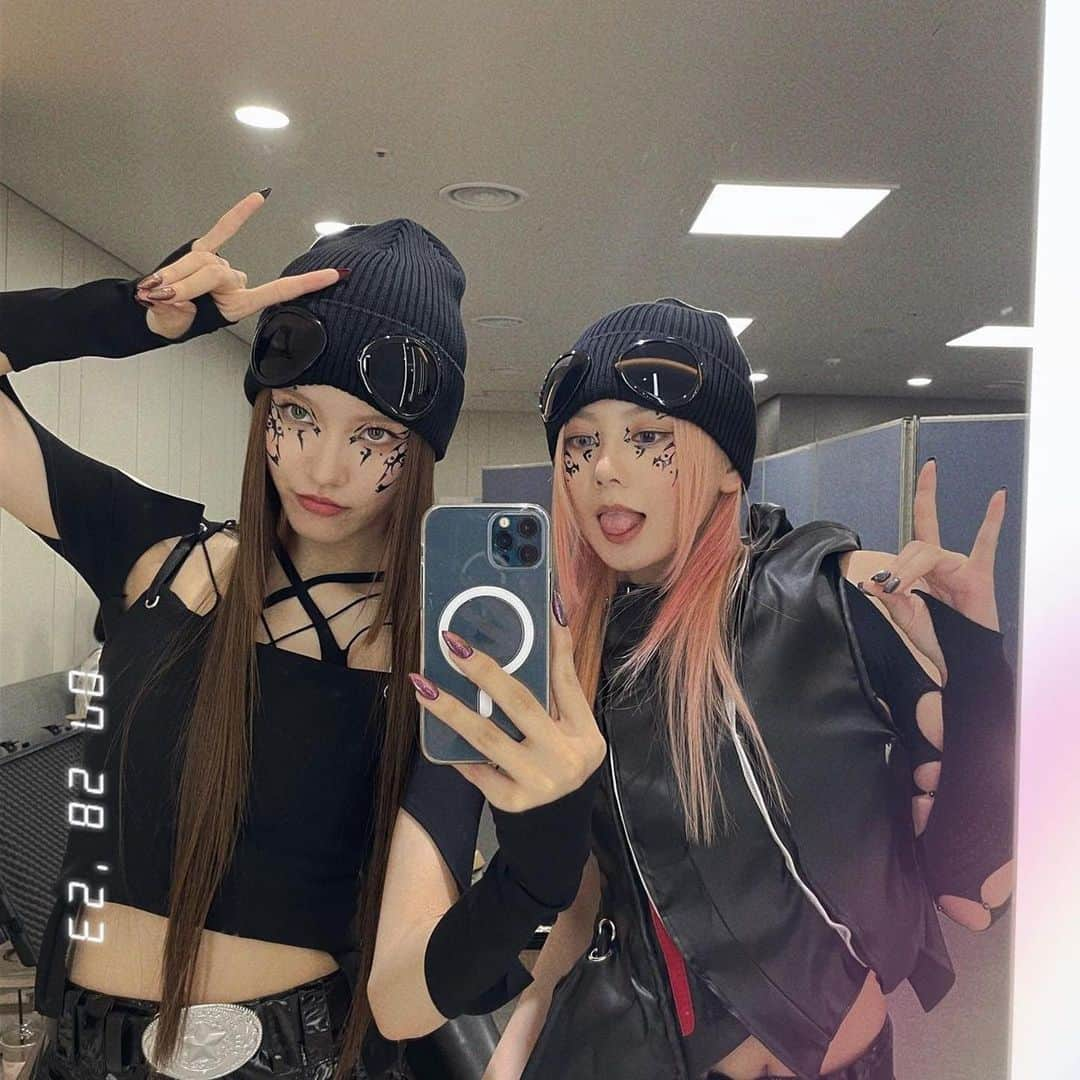 XGさんのインスタグラム写真 - (XGInstagram)「👽🖤 We know how to solve'em #CHISA #GRLGVNG #musicbank」7月28日 21時25分 - xgofficial