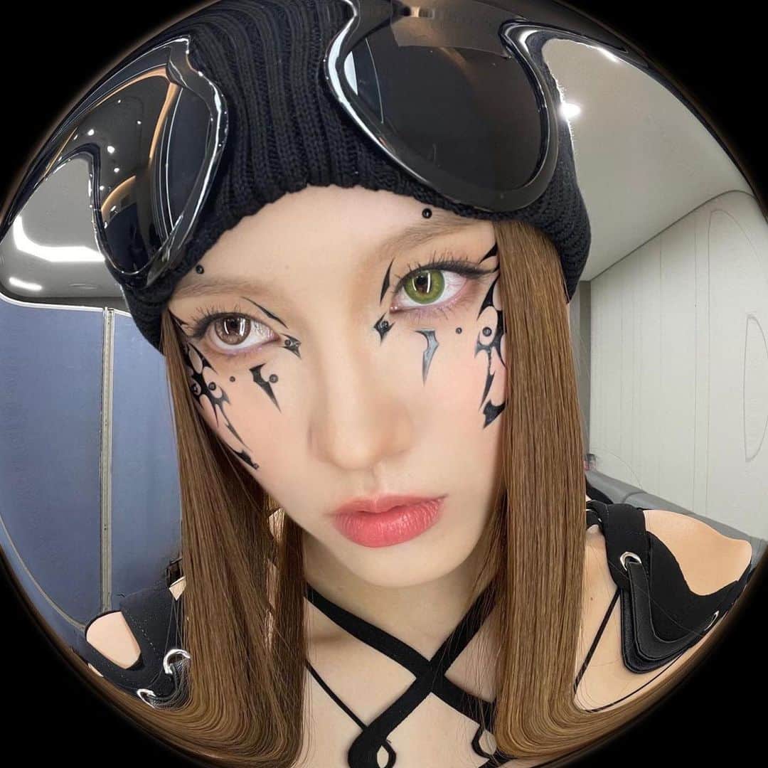 XGさんのインスタグラム写真 - (XGInstagram)「👽🖤 We know how to solve'em #CHISA #GRLGVNG #musicbank」7月28日 21時25分 - xgofficial
