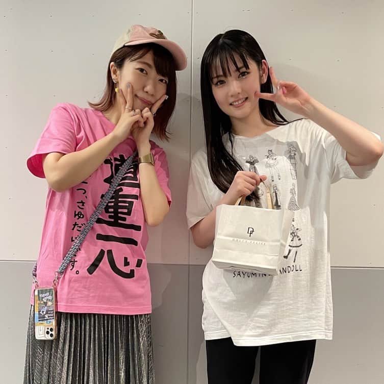 ぱいぱいでか美のインスタグラム：「道重さゆみさん💖💖💖 . 先日、道重さゆみさんのライブにお邪魔させて頂きました🐰！ まだ大阪公演と山口公演があるのでネタバレ避けますが…… セトリの幅広さと、どんな曲でも道重さん色に染まるすごさと とんでもない可愛さと、可愛さからくるかっこよさと いろいろ浴びまくって超幸せでした✌🏻🐰✌🏻💖  ツアー、大阪も山口も観たかった😭 とくに山口……！ 暑い日が続くので道重さんもさゆヲタの皆様も お体に気をつけてツアーがんばってください🫶🏻 . #道重さゆみ さん #sayuminglandoll #でか美ちゃん」