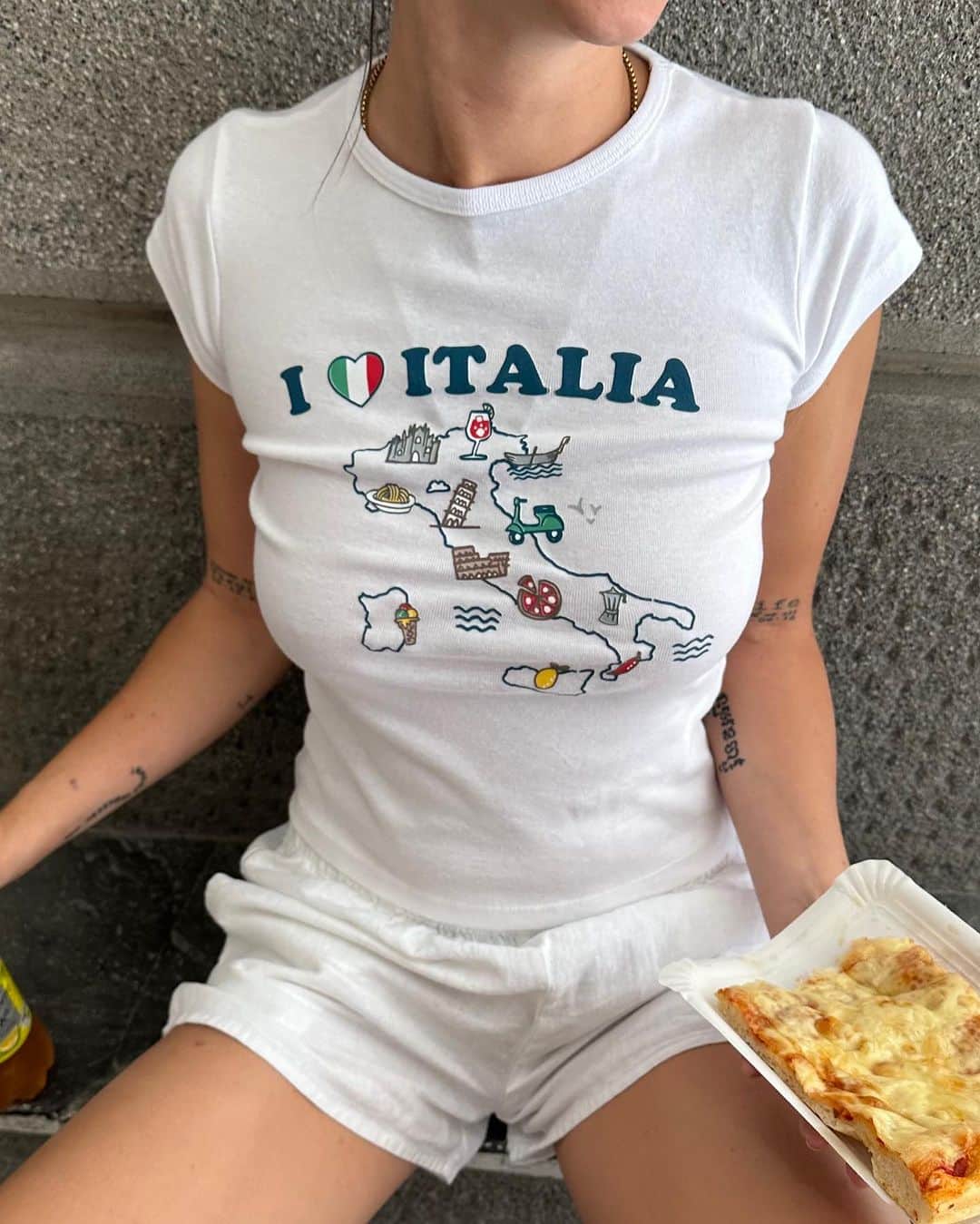 Subduedさんのインスタグラム写真 - (SubduedInstagram)「Anyone else who loves Italy as much as we do? 🇮🇹🍕🍝🫶🏼 #subdued #subduedcommunity #subduedgirls」7月28日 21時25分 - subdued