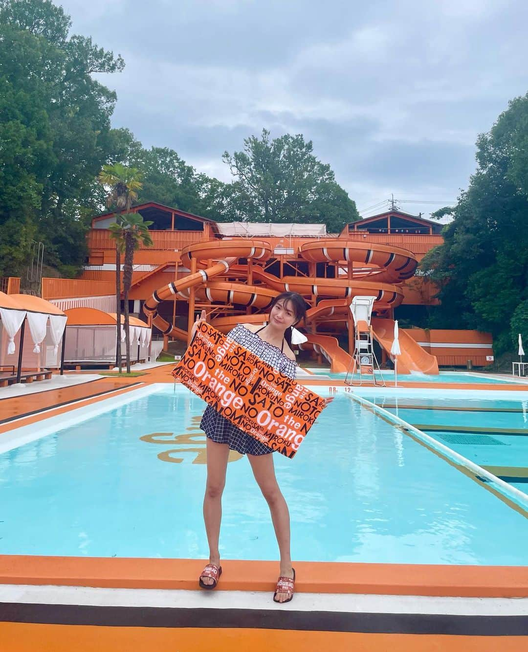 北原里英さんのインスタグラム写真 - (北原里英Instagram)「🧡the orange🧡  広島県福山市にある 🎡みろくの里🎡 の夏季限定プール『the orange』に 遊びに行きました🧡🩵  見てーっ オレンジと水色のコントラスト… 映えすぎる🥹🧡🩵 めっちゃ好きな組み合わせだ…🧡🩵  約15年ぶりの大きなプールに大はしゃぎしました🫶🏻⭐︎ スライダーとかも乗った…❤️‍🔥 最高すぎた！！！！！  YouTube撮影してきたので楽しみにしていてください✌🏻🧡🩵   #みろくの里 #みろくの里プール  #theorange」7月28日 21時26分 - rie_kitahara_3