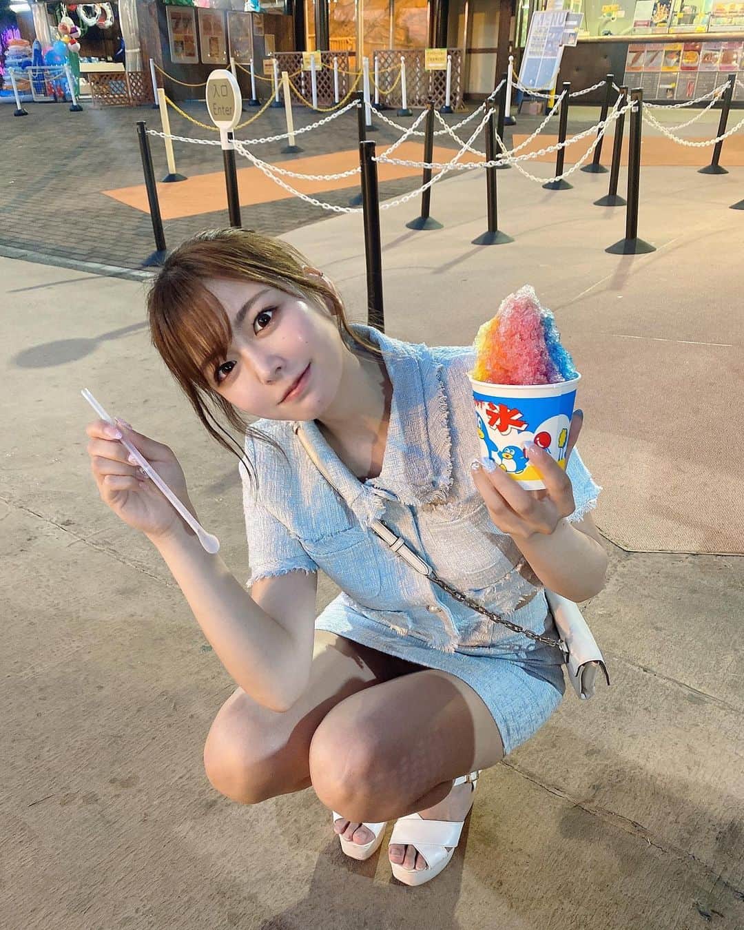 のインスタグラム：「🍧🌈🌈 ・ レインボーかき氷( *¯꒳¯*)💗  みんなは何味が好き？♡ ・ ・ ・ #summer #summertime  #夏 #かき氷 #ポニーテール #暑い #夏コーデ #セットアップ」