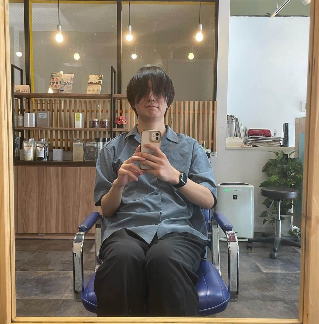一平（Gパンパンダ）さんのインスタグラム写真 - (一平（Gパンパンダ）Instagram)「髪切りっぺー！！  むちゃくちゃ！！髪が！！！伸びていた！！！！  そんな時は、いつもお世話になっている美容院へ。 そう、桜新町 髪庵ゆかし(@takumi_kanbayashi )のたくみさんがいなかったら、わたしの外見は滅していたでしょう。 3枚目をご覧ください。 その後に２枚目をご覧ください。  鬼の垢抜け方ですね？？  おしゃが全くわからない僕も、いつもお任せでいい感じにしてくれていて、めちゃくちゃ助かっているのです……！！！  それもこれも、 キングオブコント2023 2回戦がもうすぐあるから！！！ 8月2日2部Fグループになりました！！  うおおおおー！！！ ぎょねこも同じブロック！一緒にがんばろなー！！！！  そして、8月1日にはテレビも放送される予定！また告知します！！  #髪庵ゆかし #桜新町 #おしゃっぺー #美容院 #Gパンパンダ #キングオブコント #ドキドキすぎる」7月28日 21時39分 - gpanpanda_ippei