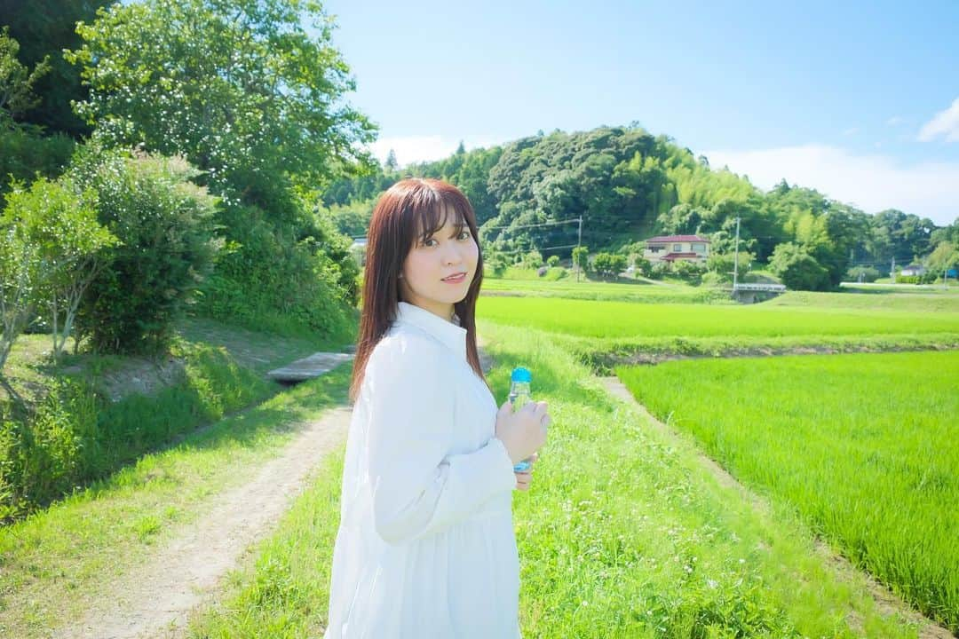 内田 菜々さんのインスタグラム写真 - (内田 菜々Instagram)「* * ⬜️⬜️⬜️⬜️⬜️ * *  きょうも1日おつかれさまでした。  Let's do our best little by little every day. 매일 조금씩 노력하자.  ☀️🍉  ………………………………………⭐︎  𓍯 ..🪻🪷 お し ら せ 🪷🪻..𓍯  \\ⓃⒺⓌ// トイイベ2 ◡̈ 劇作家の話先行上映会＆ファンミーティング  ✎𓈒𓂂𓏸 8/5(土) 1部(14:00~)劇作家の話 上映会 2部(18:30~)ファンミーティング チケット発売中‼︎ 他詳細は公式HPご確認おねがいします  𓂃𓂃𓂃  ◡̈ ToyLateLieの月1ツイキャス #トイキャス  ✎𓈒𓂂𓏸 第45回7/31(月)22:00~ →過去トイキャスは YouTubeにアップされてるので よかったらみてね。  𓂃𓂃𓂃  ◡̈ #トイレ新聞 ✎𓈒𓂂𓏸毎月10日 a.m.10:10 トイレTwitterに投函🗞️📮 0710.第6号発行. 次号0810.  …………………………………………………⭐︎  #july #memories #followme #likeme #f4f #l4l #사진 #7월  #ラムネ #田舎の風景 #일본 #좋아요그램 #좋아요환영 #감성사진  #portrait #ポートレート #ななぐらむにっき   * * ⬜️⬜️⬜️⬜️⬜️ * *」7月28日 21時47分 - chocobanaaana