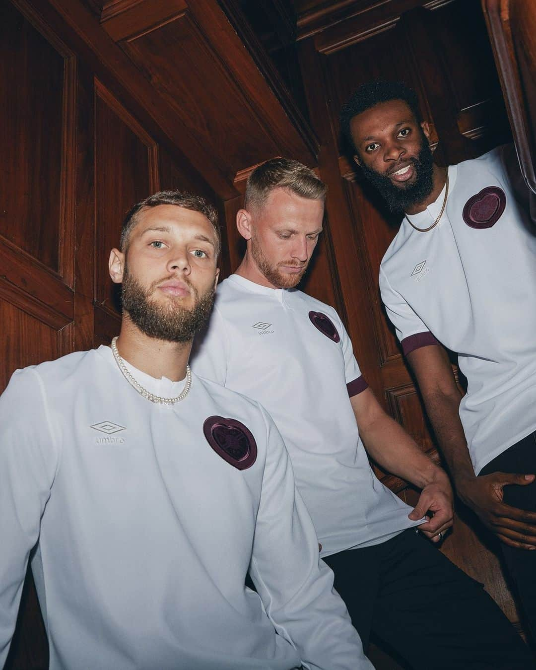 UMBROのインスタグラム：「The past meets present🤝.  The 23/24 @heartofmidlothianfc Third jersey. Celebrating the club’s identity as they look towards their 150th anniversary with a look inspired by the very first kit from 1874.  Available now via umbro.co.uk  #umbro #heartofmidlothian #thisisourgame」