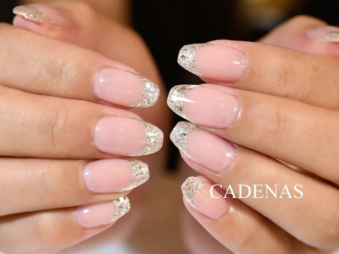 Yuka Maeda ::manicurelistのインスタグラム：「光り輝きすぎでしょ😳！！ みんなだいすき❤️ #ガラスフレンチ . . Salon data▼ ＝＝＝＝＝＝＝＝＝＝＝＝＝＝＝＝＝＝＝＝ . CADENAS -nail eyelash salon- ●Nail artist  @yuka.maeda  @yuki_cadenas @mai_cadenas ●eyelash　@cadenaseyelash  ゲストに愛と感動を…♡ . 【 LINE ＠cadenas 】 ご予約/お問い合わせはLINEよりお気軽に🤲 ▶︎▶︎#cadenasnail デザインアップしてます♡  price…★⭐︎Instagram特別キャンペーン中⭐︎★ . 「インスタ見たよ👀」と LINEからご予約で特別プライス7500円！！ . ※ご新規様限定 ※キャラクターや特殊なエレメント等のみ 別途料金いただく場合ございます🙇🏻‍♀️ . . price…初回8000円（オフ込み） access…大阪市北区堂山町16-1  中崎町駅  徒歩5分 /  梅田駅  徒歩6分 . tel… 06-4792-8617 ＝＝＝＝＝＝＝＝＝＝＝＝＝＝＝＝＝＝＝＝ . . .  #中崎町ネイル #梅田ネイルサロン #大阪ネイルサロン #関西ネイルサロン #インスタネイル #instanails #instanail #シルバーネイル #ネイルサンプル #ぴんくねいる #ネイルブック #8月ネイル #ネイルチェンジ #今月のネイル #にゅーねいる #summernails  #フレンチネイル #春ネイル #네일아트 #네일스타그램 #귀여운네일 #무광네일  #Springnail #pinknails #春ネイル #cadenasyuka  #cadenasnail #nailsdesign」