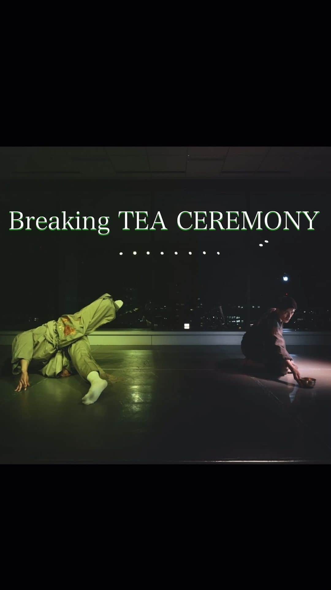 asukaのインスタグラム：「Breaking TEA CEREMONY  YouTube “ARAWASHI 現し" Full ver. out now!!  @rickey_rikikumakawa × @bboy_asuka   Directed by @ara_wa_shi   "Wabi-cha" composed by Rikyu. A little before then... in a corner of the world at that time... It's the figure of a person contemplating his own style of tea. In his spiritual world, MATCHA dances and dances freely. It's already broken the concept, and apparently it is.  千利休から成る"侘び茶" それより少し前か…その頃の世界の片隅か…己の茶のスタイルを模索する者の姿である。彼の精神世界では抹茶が自由に踊り、舞う。様々な既成概念を壊して、そして生み出そうとしている。  Director @tsuyoshi_kaseda   Assistant Director @kenaoki_chinmujien   Videographer of backstage @makiyokoyama   Support member @saki_choreography313   #japan #culture  #dance#music#choreography#outfits#tiktok#breaking#acrobatics#gymnastics#ダンス#ブレイキン#アクロバット」