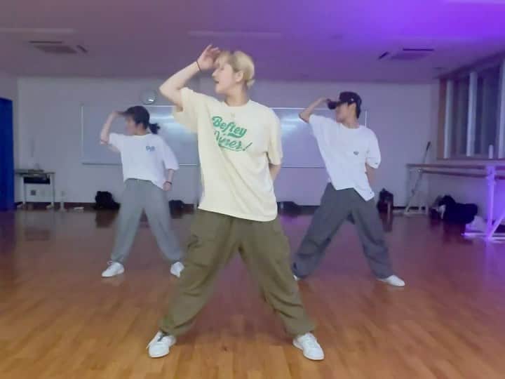 のインスタグラム：「🍻‼️❤️‍🔥 music" @tombo_coop_band  choreo by me with" ① @miri_na_0504 @chihaya_115  ② @_miisha.____  ・ 今月を持って全レギュラークラスが終了しました🥲 アートスクールは約1年半、ユニスタは最初のWSから数えると4年、、👶🍼 たくさんたくさんお世話になりました！ @chuodancul @unistadancestudio  ありがとうございました🙇‍♀️💞 ここで出会えた生徒はすえかの宝だよ😌🩷 ・ #トンボコープ #nowisthebest #すえこれお」