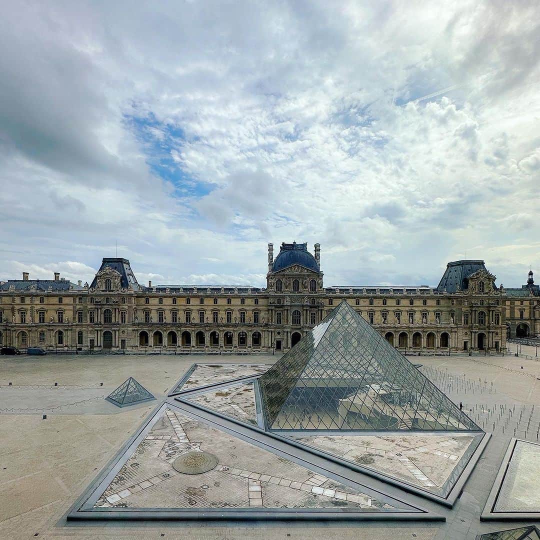 aiさんのインスタグラム写真 - (aiInstagram)「Paris🇫🇷ルーブル美術館  #paris #parisfrance #effeiltower #パリ　#フランス #ルーブル美術館　#モナリザ　#ミロのヴィーナス」7月28日 22時04分 - iro_dori_