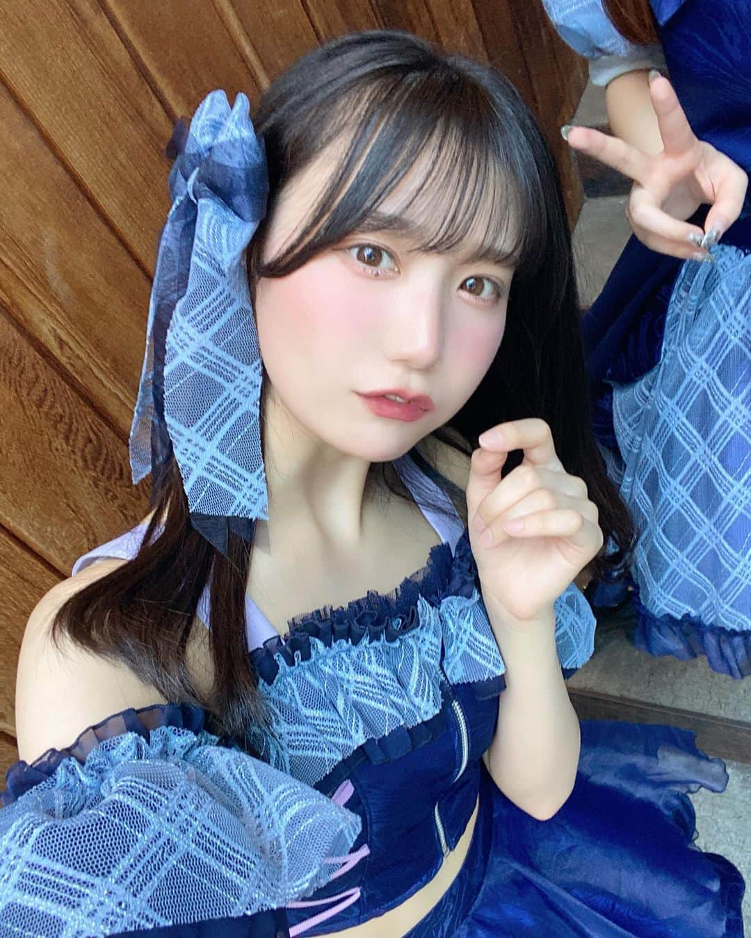 苗加結菜のインスタグラム：「うつりこみしてる？！ピースしなきゃ！ の過程の写真です」