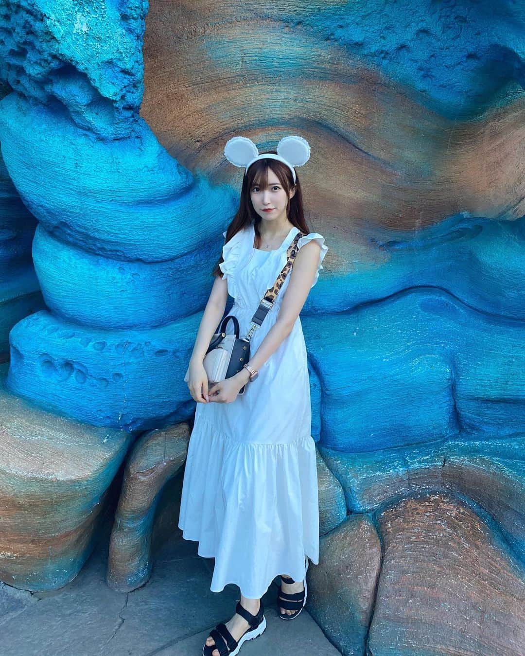 桜井まあかのインスタグラム：「めちゃくちゃ弾丸でディズニー行ってきたあ〜〜！！ ちょーー久しぶりに行ったから、 凄い楽しかったし大満喫できた🤍  #アイドル #モデル #自撮り #自撮り女子 #ディズニー #ディズニーコーデ #ディズニーシー #ディズニー風景 #ミッキー #ミッキーマウス #idol #model #japanesegirl #disney #disneyland」