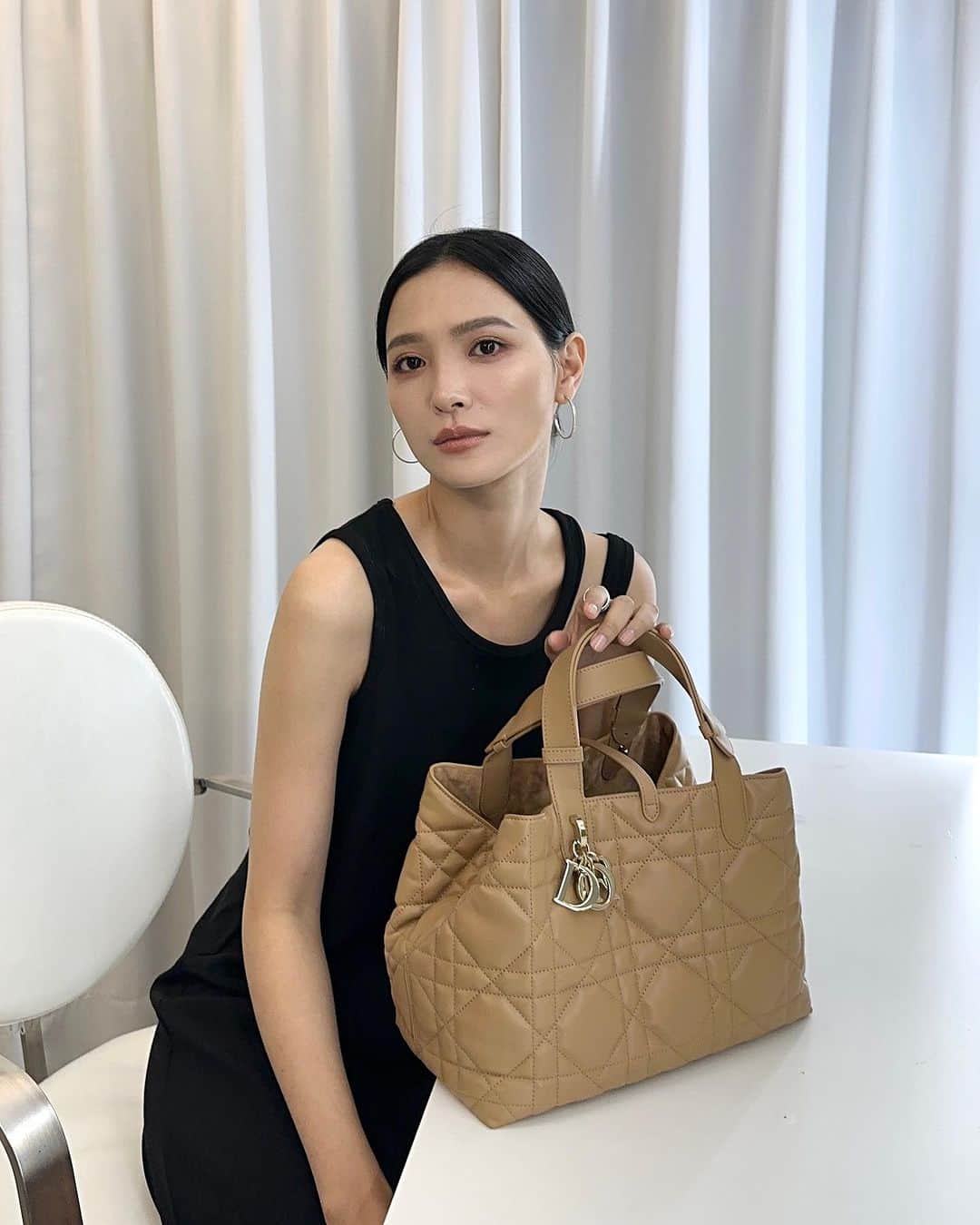 吳子霏（Ellen Wu）さんのインスタグラム写真 - (吳子霏（Ellen Wu）Instagram)「今日份收工TGIF @dior #DiorAW23」7月28日 22時11分 - ellenwuuuuu