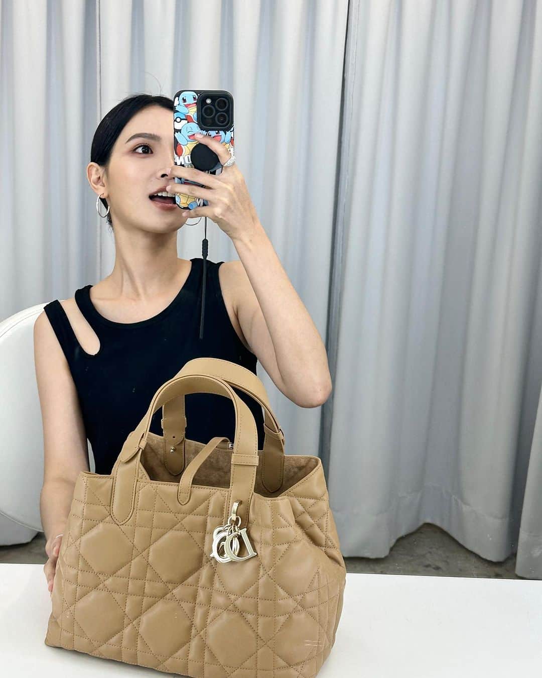 吳子霏（Ellen Wu）のインスタグラム：「今日份收工TGIF @dior #DiorAW23」