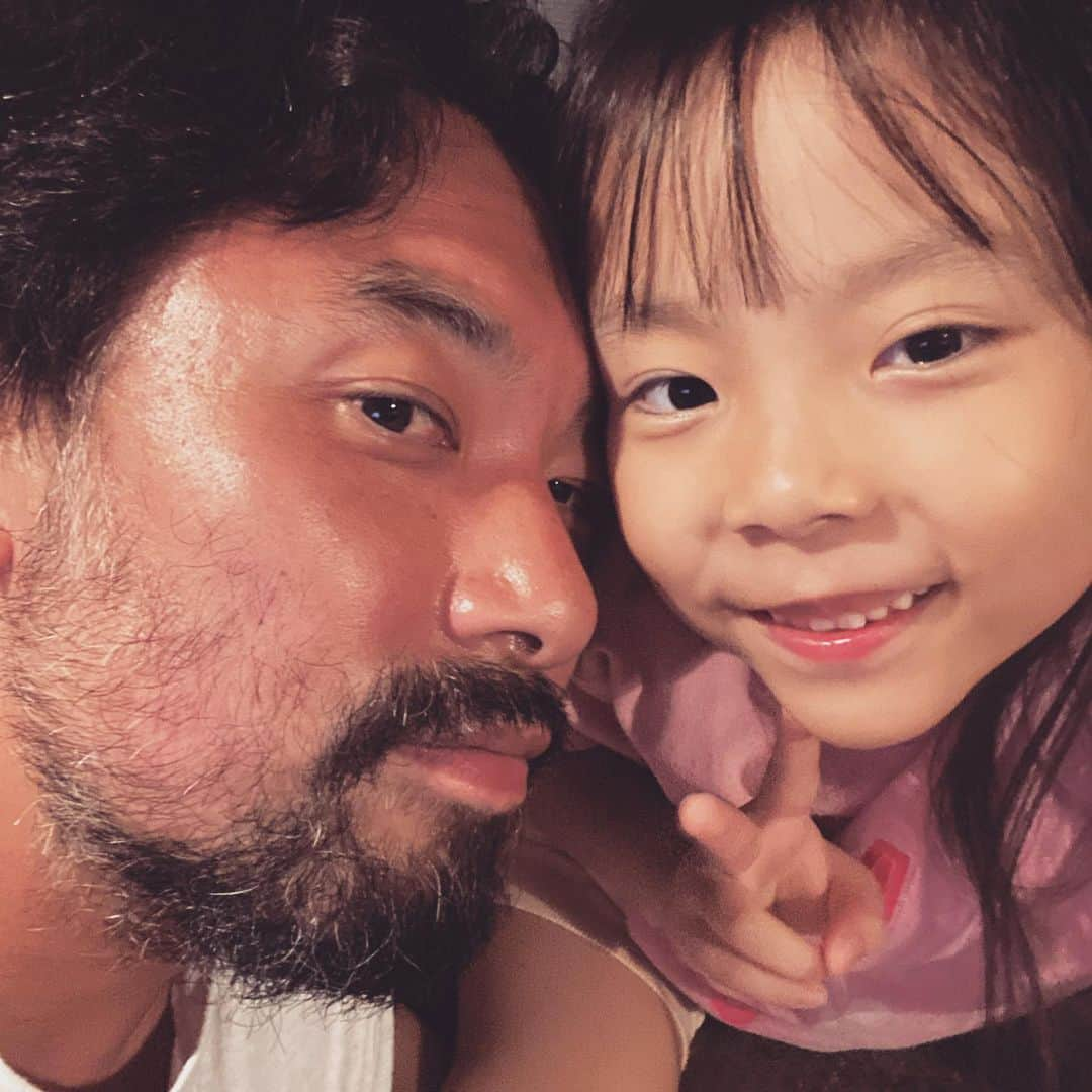 PURIのインスタグラム：「夕鈴5歳最後の夜  #5yearsoldgirl」