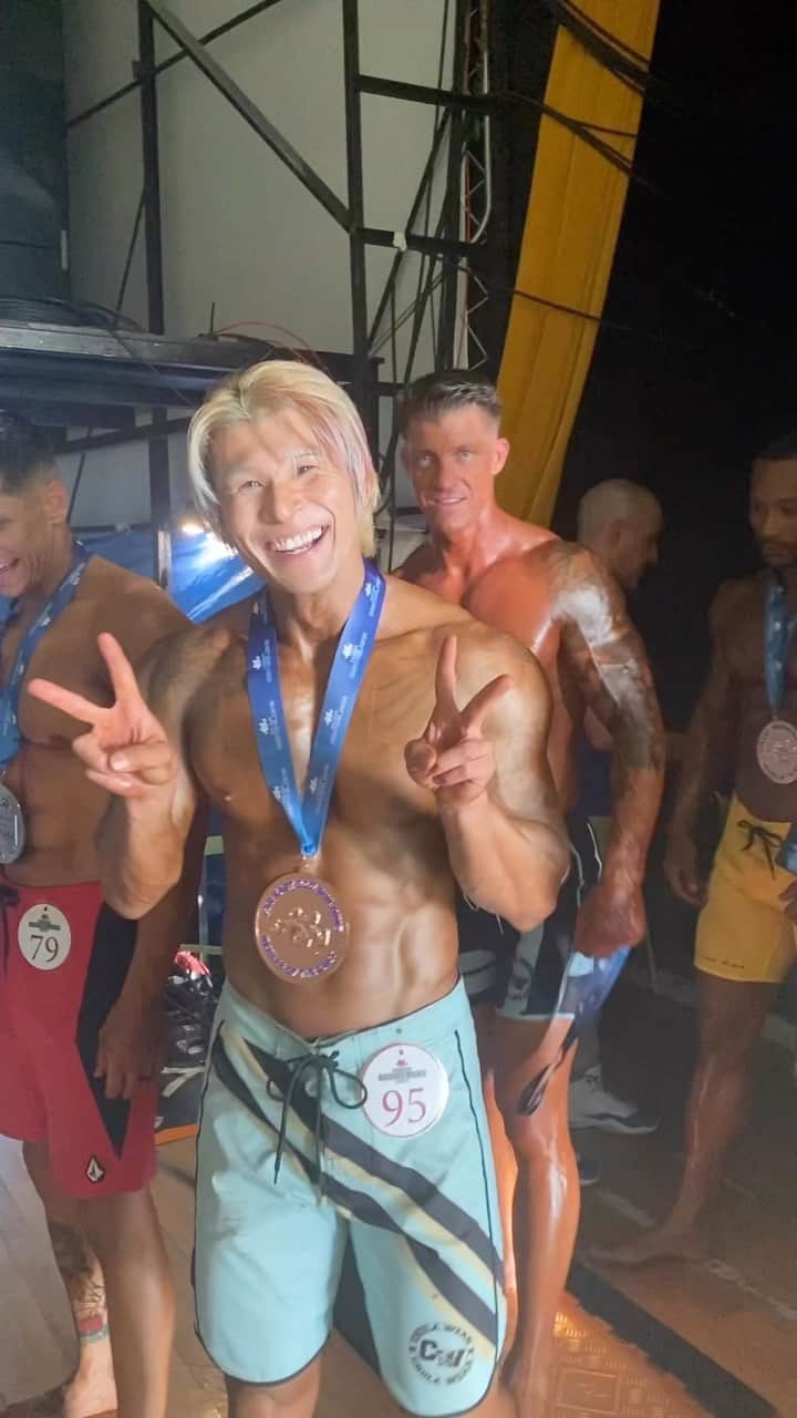のインスタグラム：「.  ボディビルの後疲れ切って元気無し😂  #筋肉#muscle#workout#training#ワークアウト#トレーニング#筋トレ#bodybuilding#mensphysique#ダイエット#diet#fitness#フィットネス#フィジーク#ボディビル#mccs」
