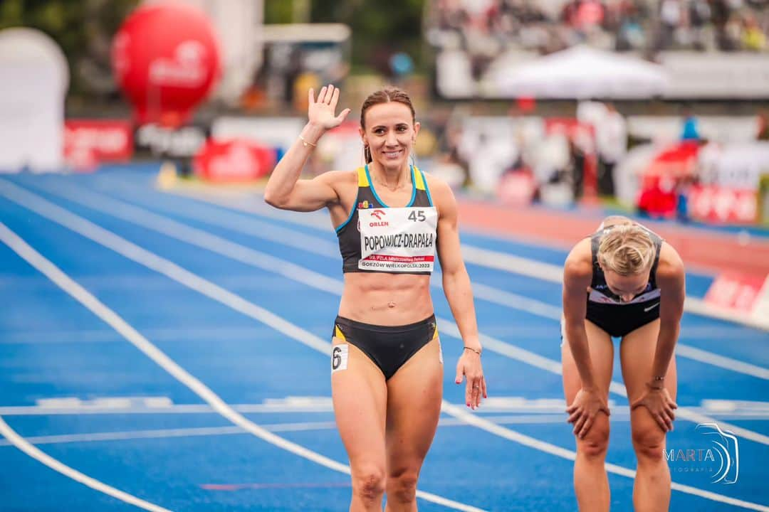 マリカ・ポポヴィッチュ・ドラパワのインスタグラム：「Hej🙋🏻‍♀️ Jestem Marika i jestem tu nowa😍 Widzimy się w finale 400m💪  Trzymajcie kciuki za jak najmniejszą💣😅」