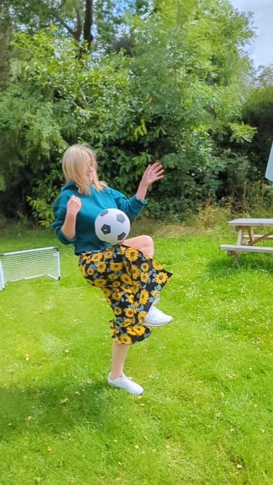 Rose Dixのインスタグラム：「The FIFA Women's World Cup has started! Are you watching? And more importantly, do you play? @suredeoderantuk are on a mission to get more girls playing football so Rosie and I got the footy out and had a kickabout! We aren't quite @fifawomensworldcup standard but it's the having fun and getting moving that counts! Whether you are on a pitch or in the Sure Obby in Fifa World on Roblox, it's time to celebrate the FIFA Women's World Cup @suresportuk #SURExFIFAWWC #FIFAWWC #BeyondGreatness #Ad」