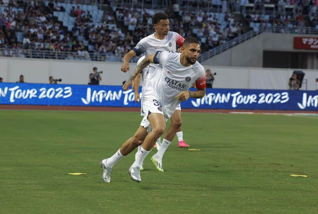 ライヴィン・クルザワさんのインスタグラム写真 - (ライヴィン・クルザワInstagram)「Step by step 👊🏽⚽️ #PSGJAPANTOUR2023  🔴🔵」7月29日 2時25分 - kurzawa